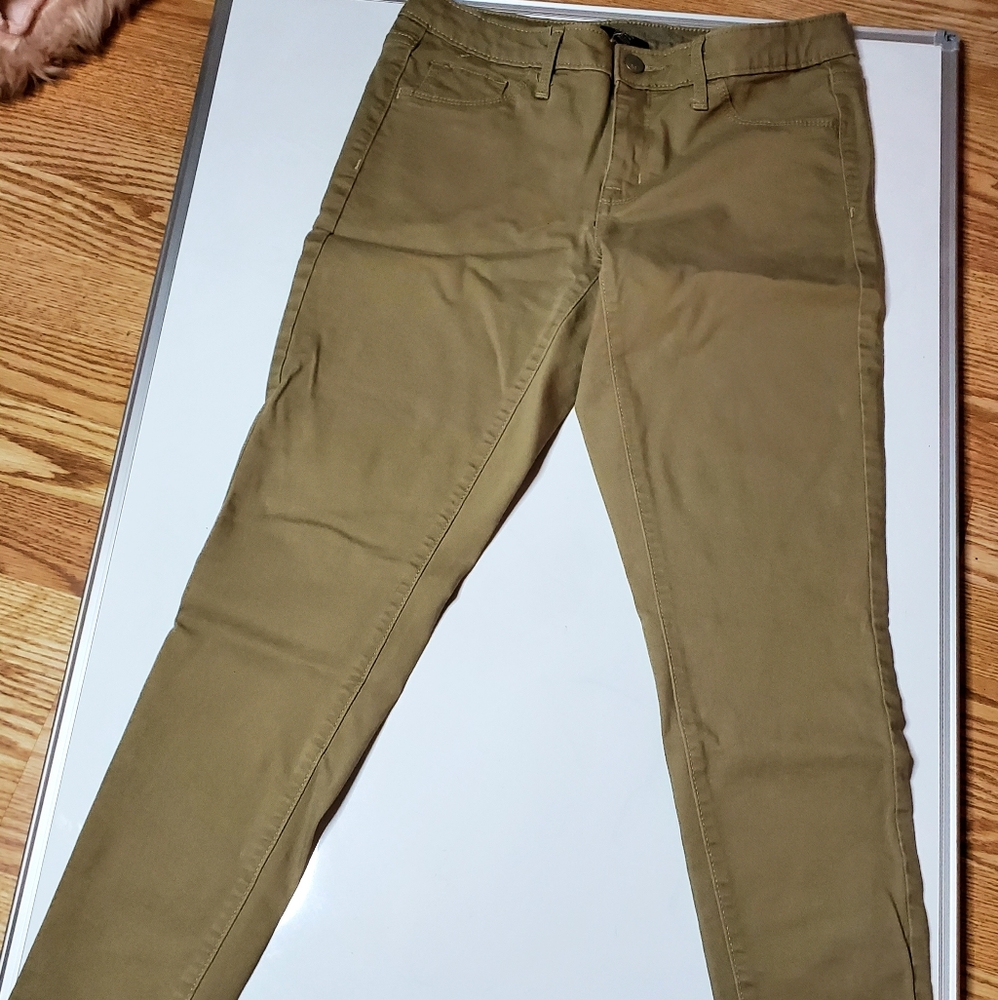 Mossimo khaki Mid -Rise Jegging